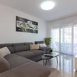 Apartman Nina *